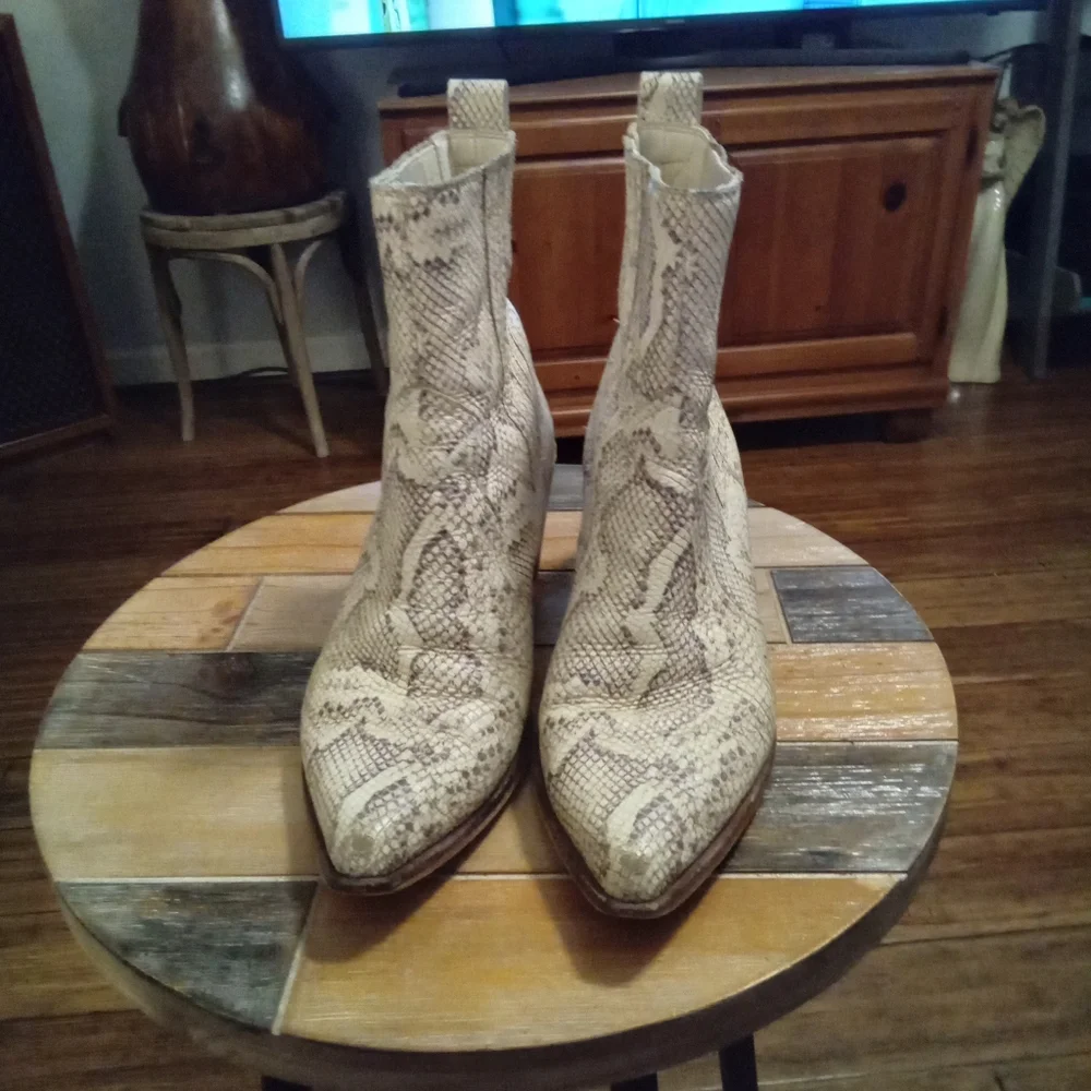 Dolce Vita Serna Snakeskin Leather Booties Size 8.5. Block Heel 2.5" - Picture 4 of 16